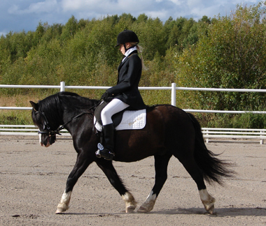 Therese Landmark o Black Bill på dressyrtävling 2006, de blev klassvinnare!