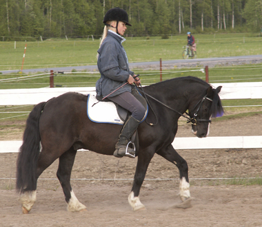 Therese med sin favorit Black Bill.