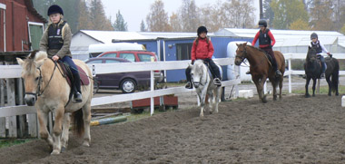 Ridlektion på Stall Balans, 7 oktober 2006.